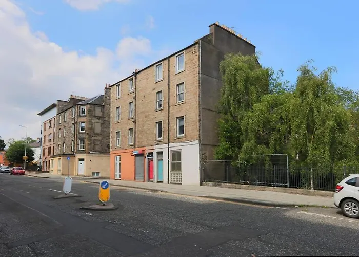 Cosy & Central Broughton 2Br Apt Near City Centre