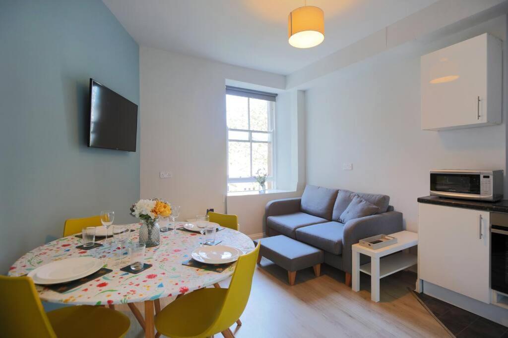 Cosy & Broughton 2br Near Centre Appartement *